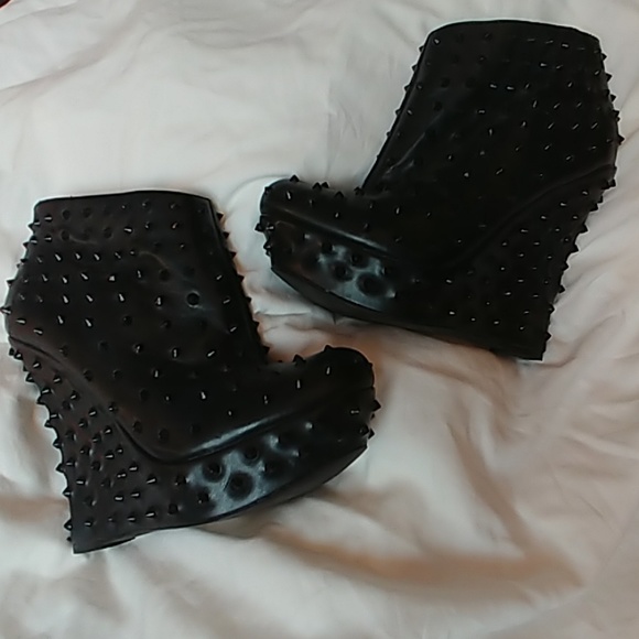 Colin Stuart Shoes - Colin Stuart studded wedge booties